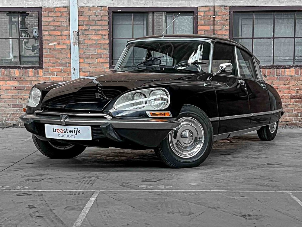 Citroën DS23 front three-quarter view, the body is a single unbroken curve, no crease lines, no decoration