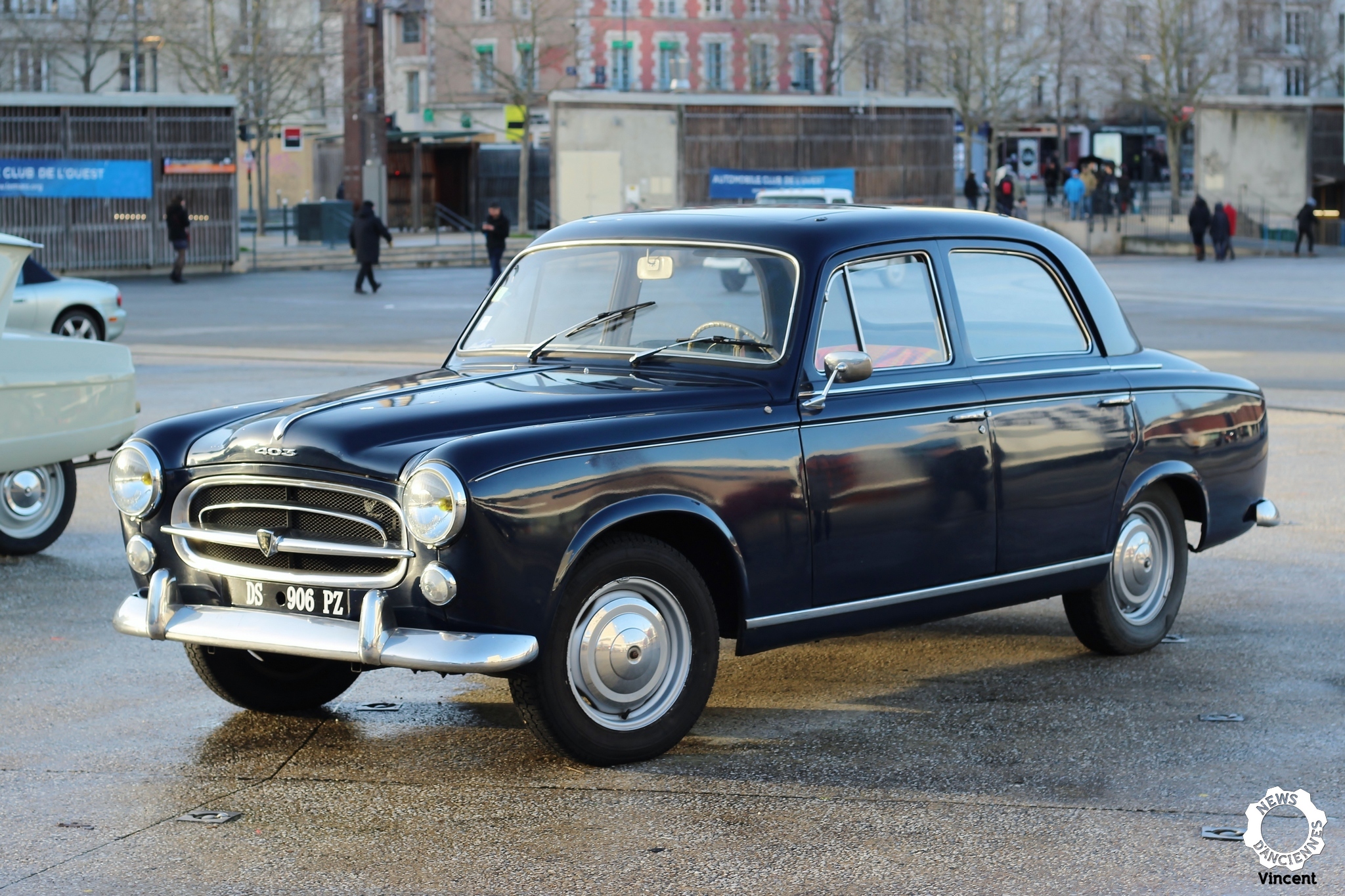 Peugeot 403 convertible in three-quarter view, curved bonnet, clean Pininfarina lines, the top down