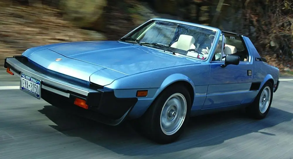 Fiat X1/9 1500 in profile, low, wedge-shaped body with a removable targa panel above the cabin